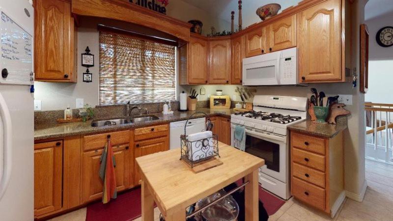 120 Winding Meadow By Vacation Rentals For You Monument Экстерьер фото